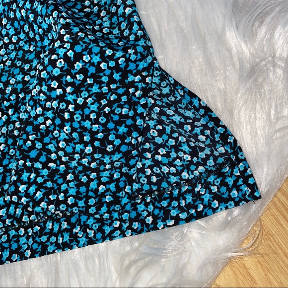 🌈 3/$25 Reitmans Blue Floral Skort Size 9 - Picture 7 of 7